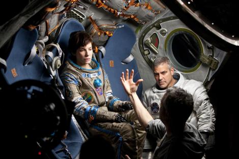 Alfonso-Cuaron-Sandra-Bullock-George-Clooney-Gravity-set